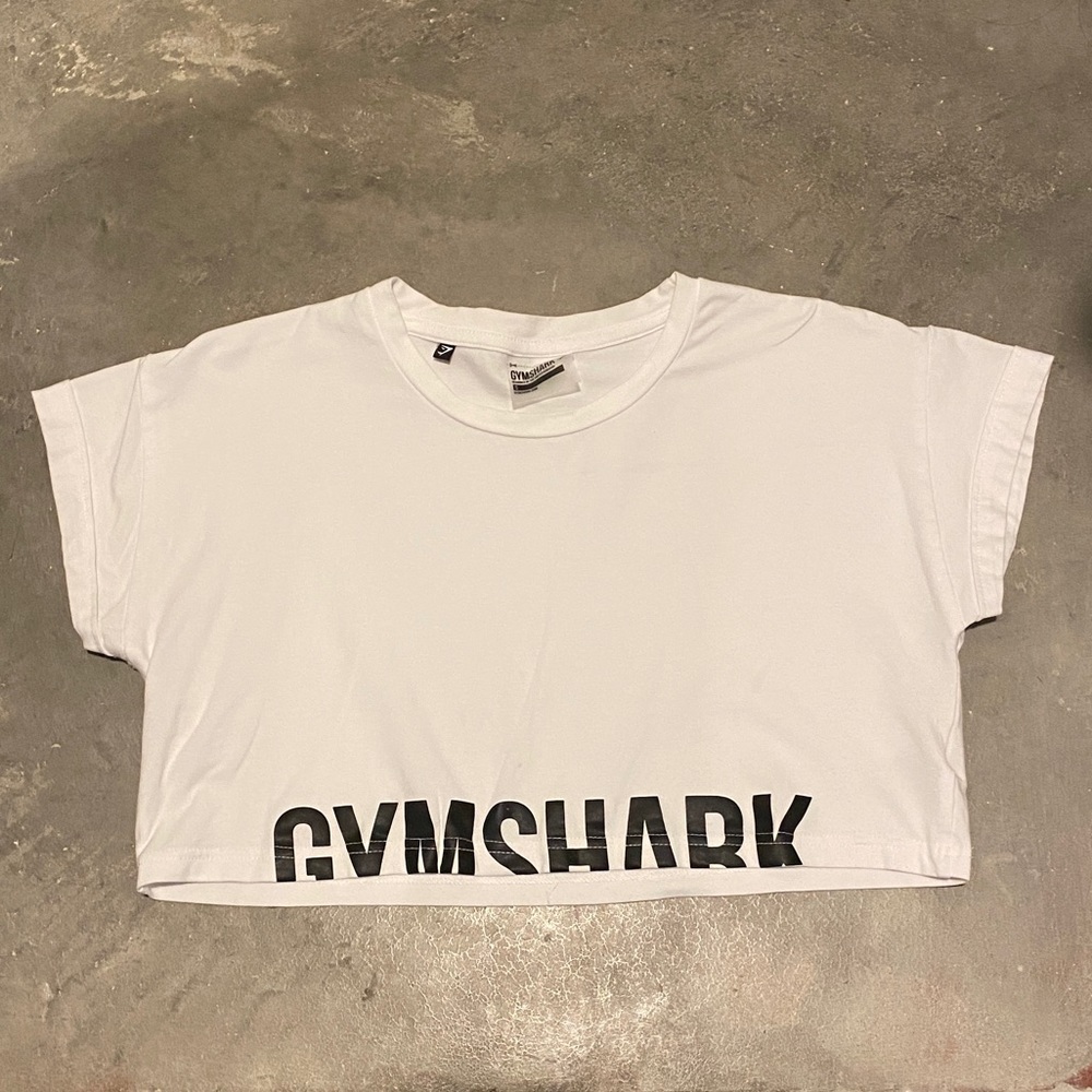 ❌SOLD❌ Cropped Gymshark Shirt